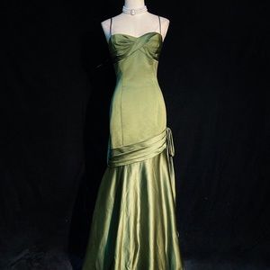 elegant evening silk dress size 4 brand new